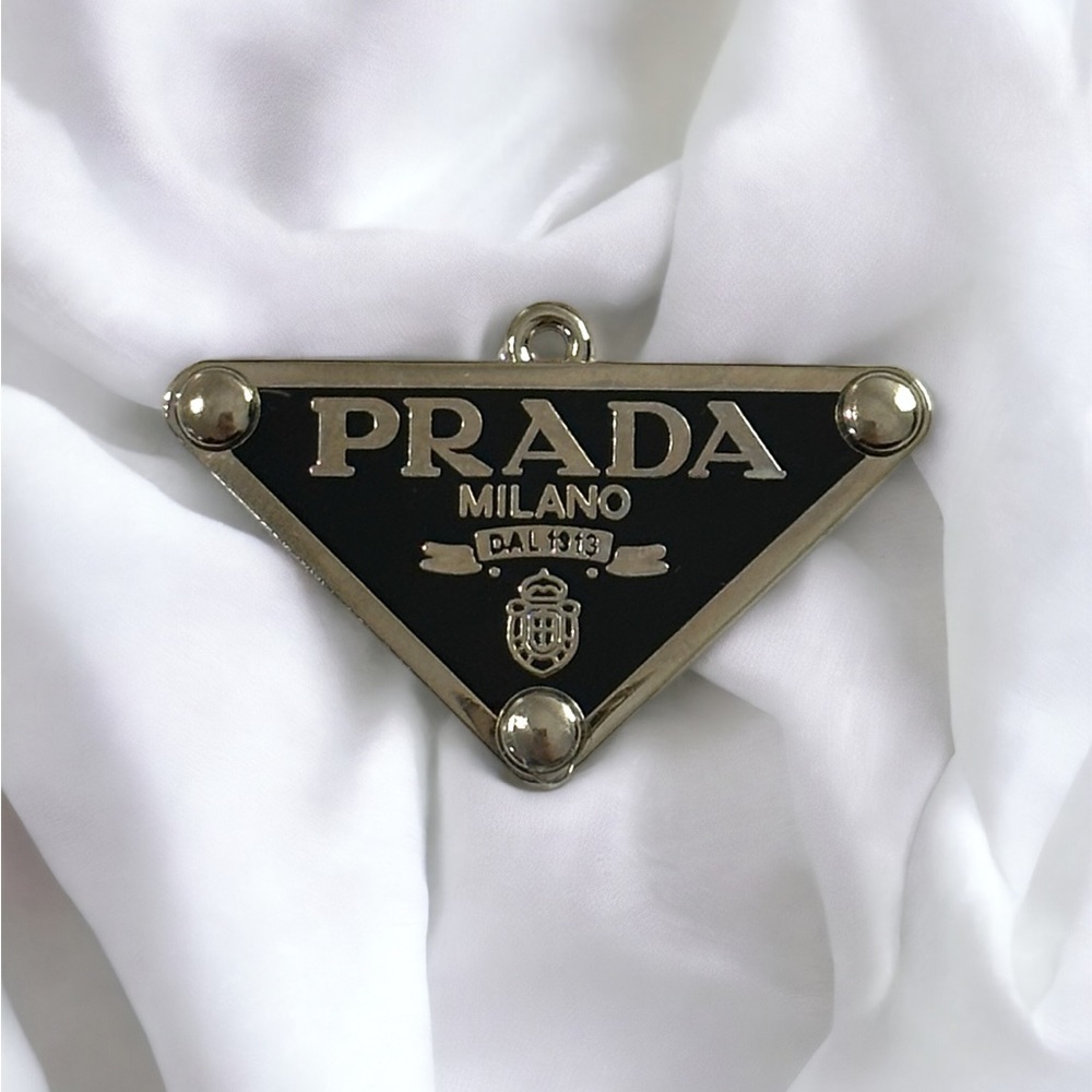 🔥 BLACK PRADA PENDANT 🔥